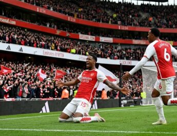 Arsenal Beat Everton 2–0 as Premier League Title Race Heats Up